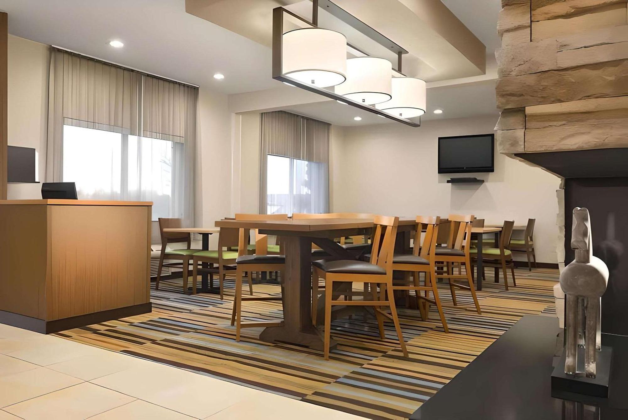 Dubuque Inn & Suites Esterno foto