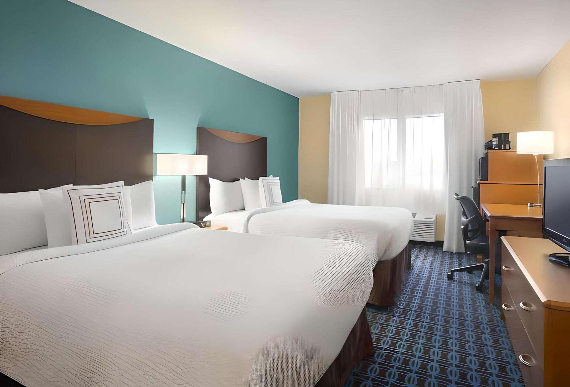 Dubuque Inn & Suites Esterno foto