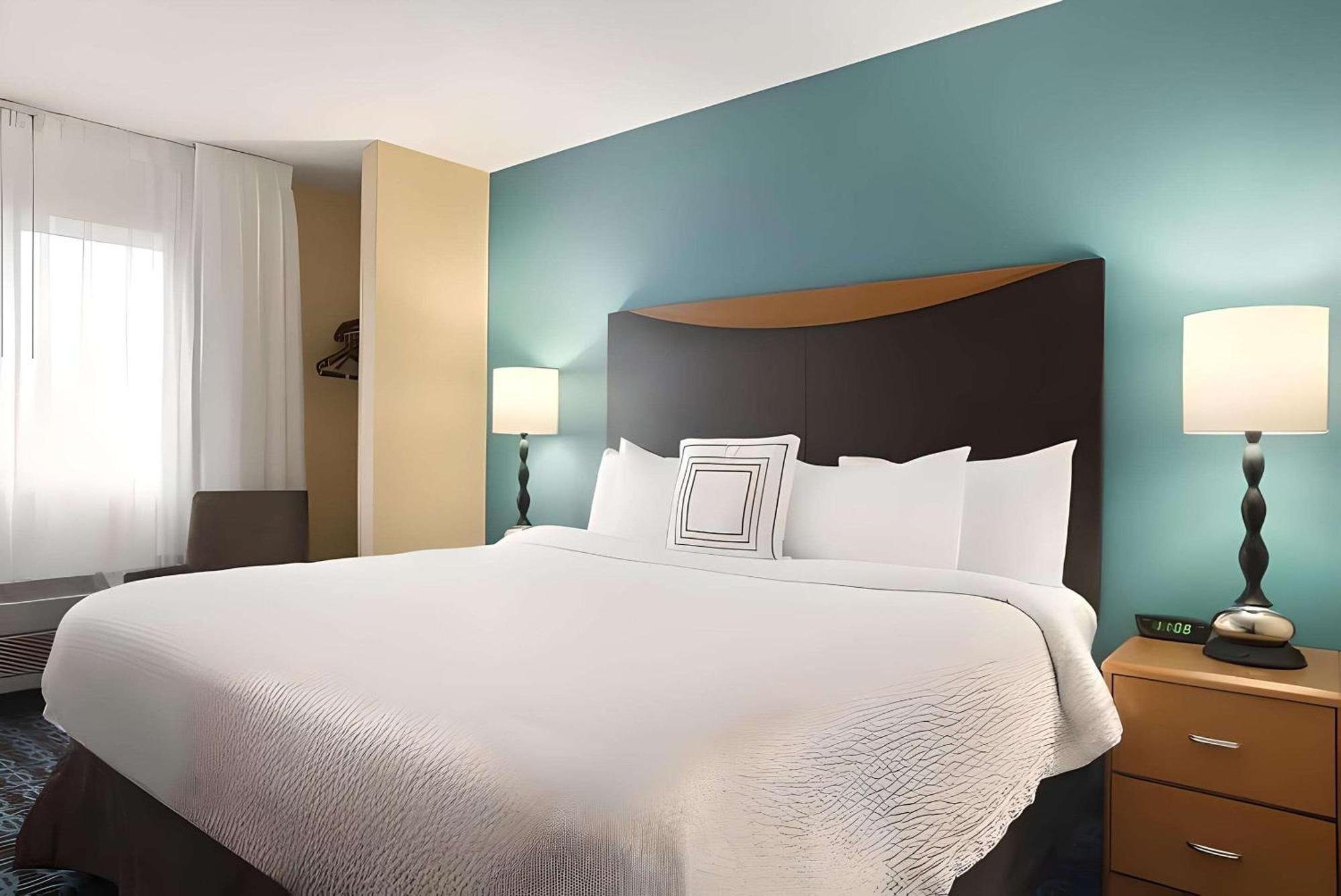 Dubuque Inn & Suites Esterno foto
