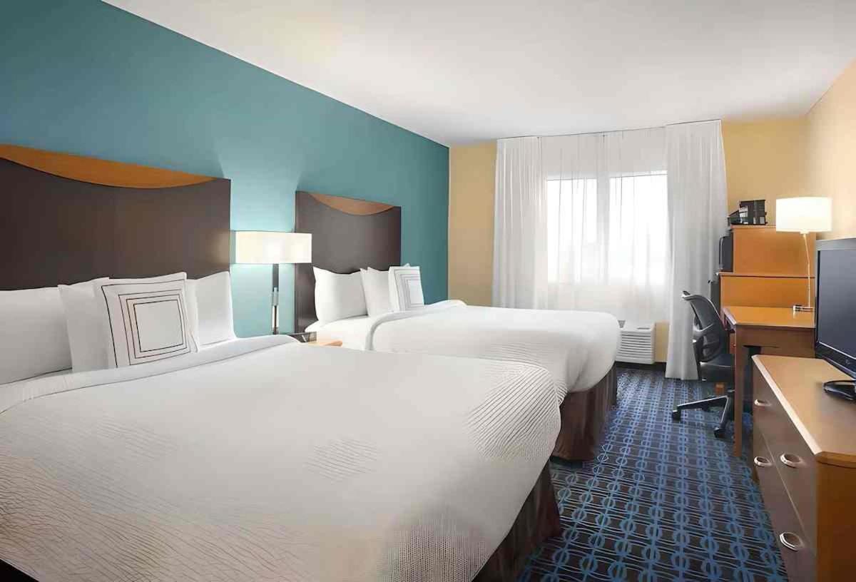 Dubuque Inn & Suites Esterno foto